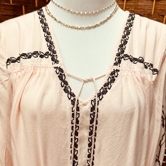 Pale pink Venus Tunic Small. Flattering! V-neck. Smocked. Long sleeve - Picture 11 of 14